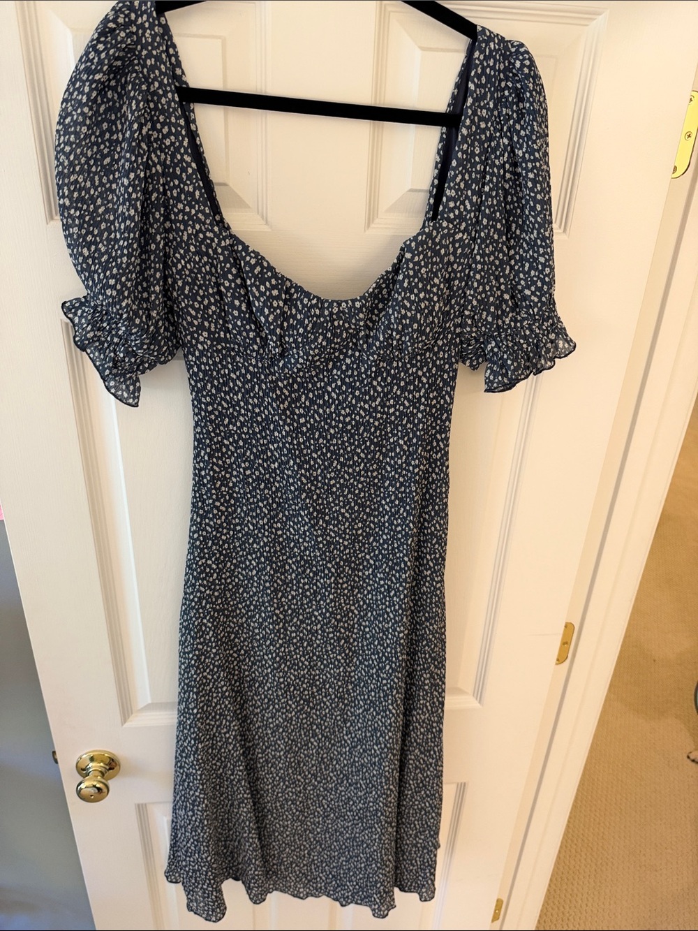 Lulu's Navy Blue ditsy floral puff-sleeve midi dress